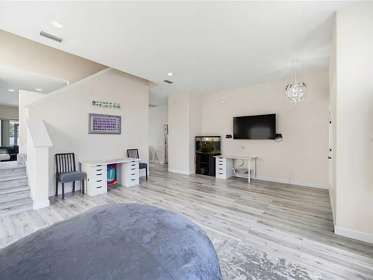 431 Vizcay Way — Photo 8