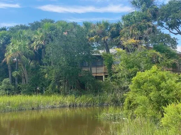 302 Jungle Rd, Edisto Island, SC 29438