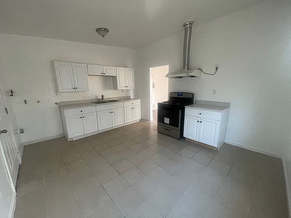 3rd image of 3847 N Stewart Ave