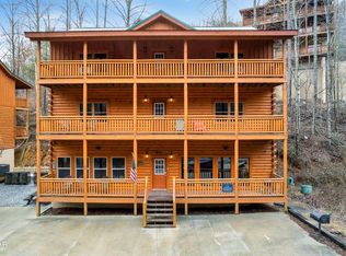 822 Rush Branch Rd, Pigeon Forge, TN 37863