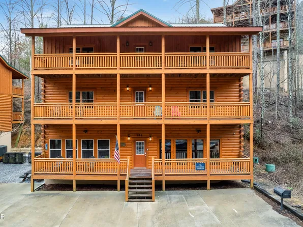 822 Rush Branch Rd, Pigeon Forge, TN 37863