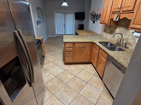 5th image of 30 Autumn Springs Ct