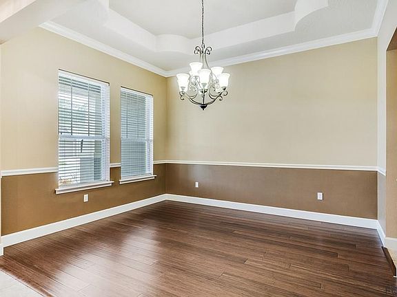 5th image of 612 Aldenham Ln