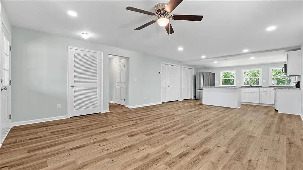 3 bed, 2.0 bath, 1264 sqft, $2,195 — Photo 4