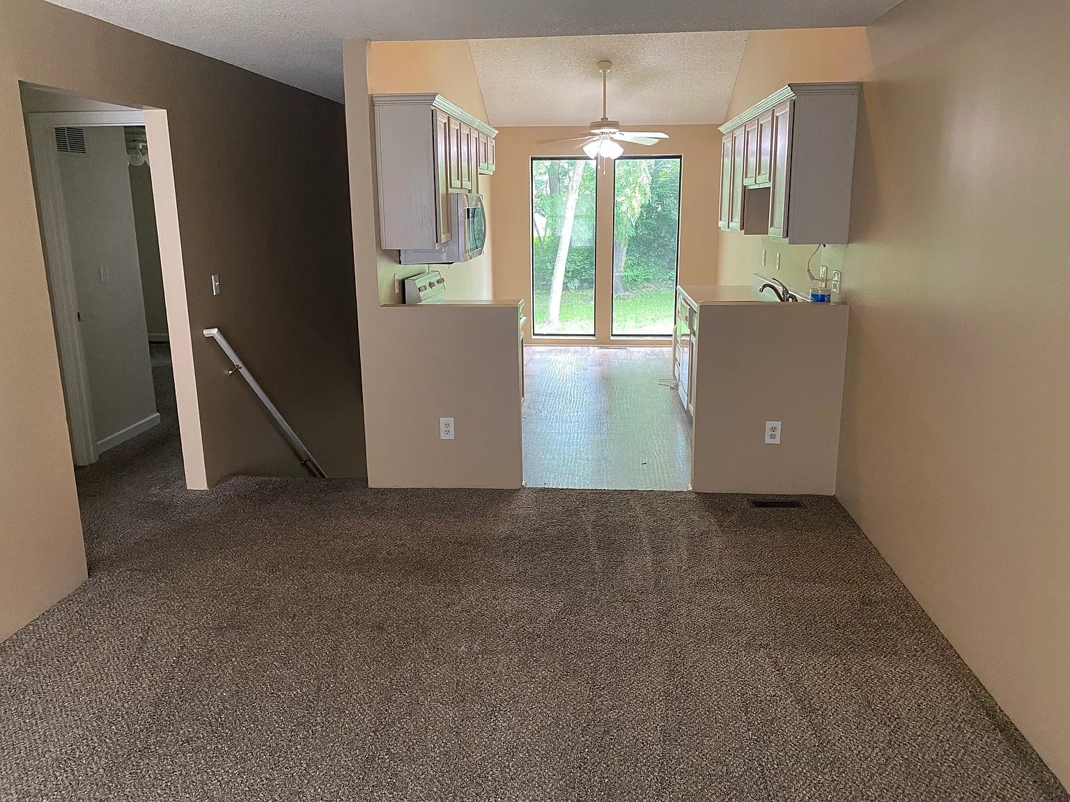2 bed, 1.5 bath, 1500 sqft, $1,495 — Photo 3