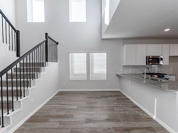 5th image of 14318 Lunan Dr