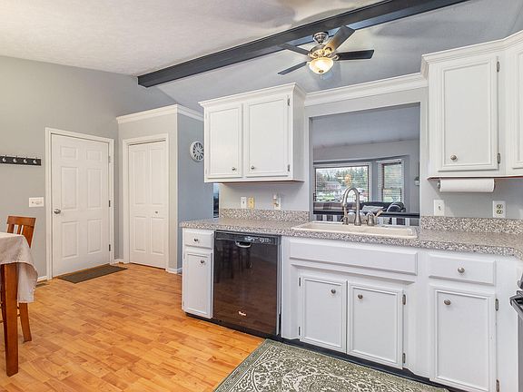 4th image of 3946 Brookfield Dr