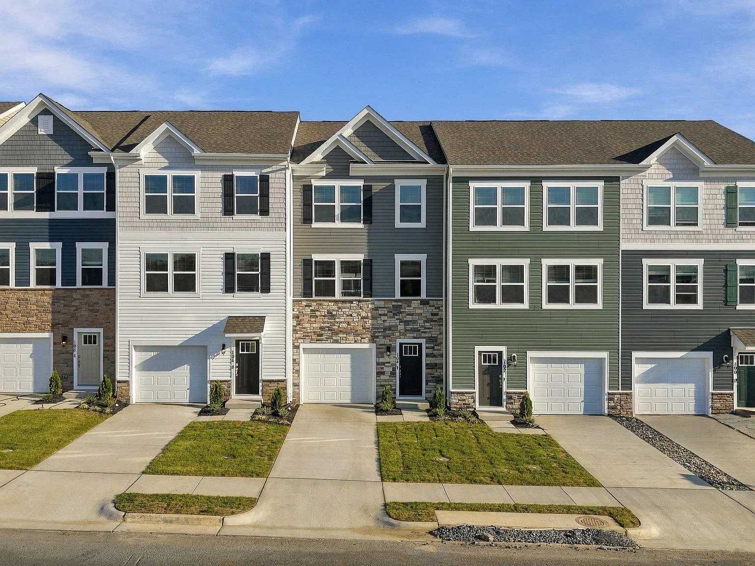 4 bed, 3.5 bath, 1889 sqft, $2,095 — Photo 1