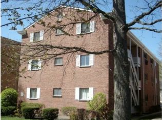 2213 Central St APT 1S, Evanston, IL 60201