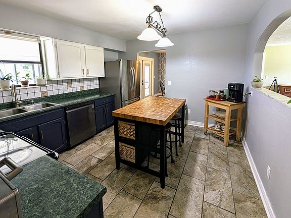 4th image of 4268 Pleasant Dr