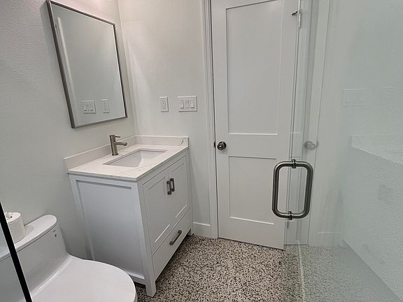 5th image of 5919 Hollywood Blvd Unit B