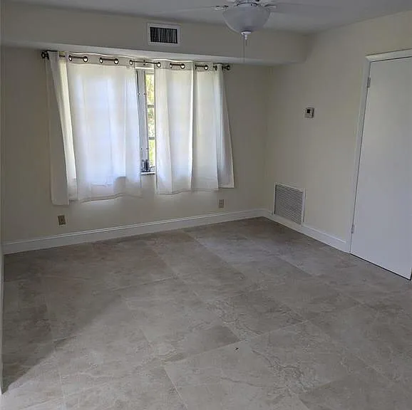 5220 NE 14th Way — Photo 8