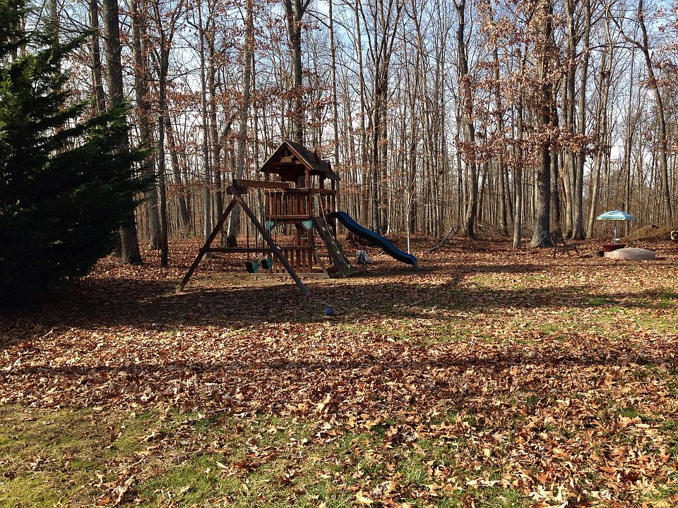 2nd image of 1010 Gun Club Rd