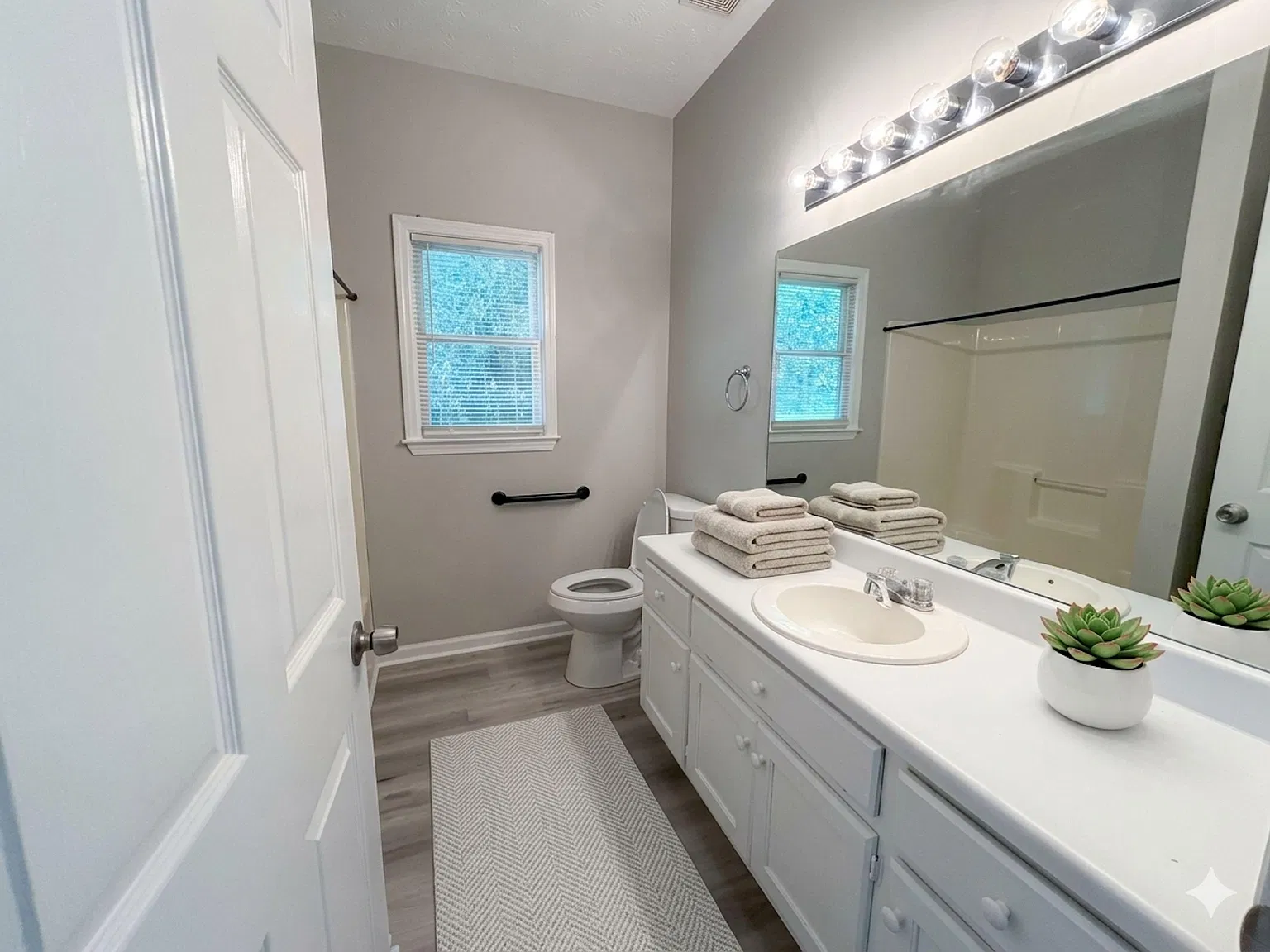 4 bed, 3.0 bath, 4102 sqft, $1,222 — Photo 3