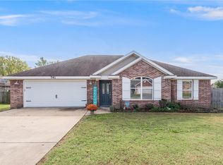 741 Iroquois Dr, Prairie Grove, AR 72753