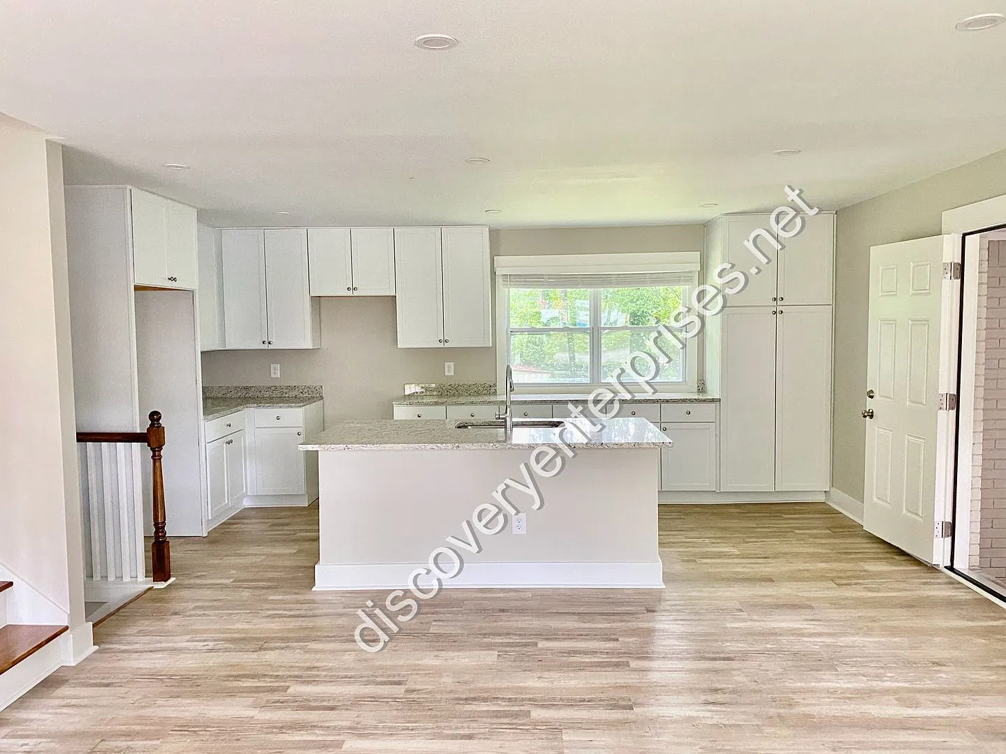Fully Renovated! 4 Bdrm / 2 Bath Home - Available Now! *1st Month's Rent Free W/ 13-Month Lease* — Photo 3