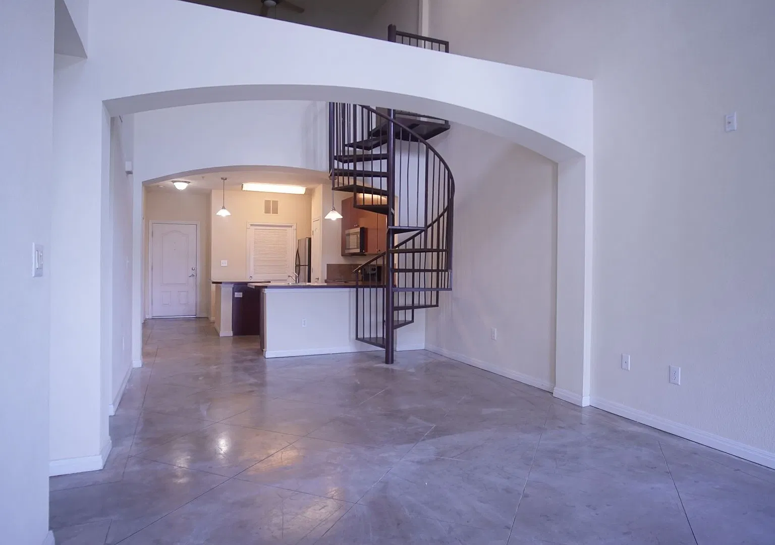 3 bed, 1289 sqft, $2,595 — Photo 3