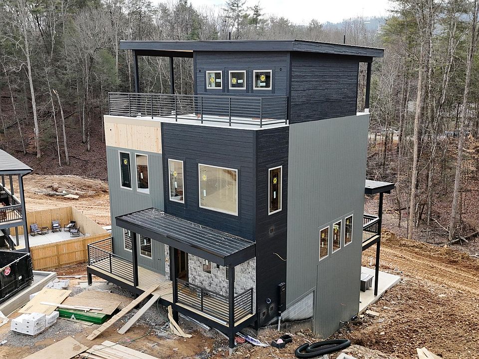 1st image of 444 Hatchet Way
