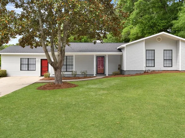 393 Oak Hill Dr, Ozark, AL 36360