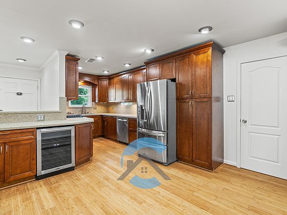 4th image of 6612 Bluebird Dr