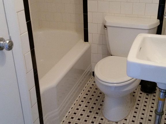 Main level full bath
