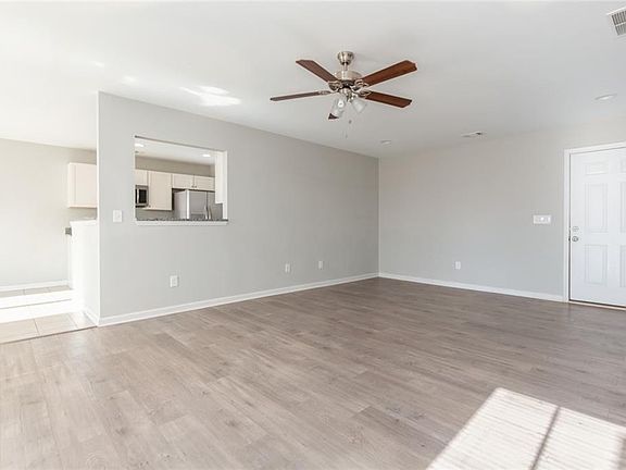 3rd image of 82 Gray Field Ct