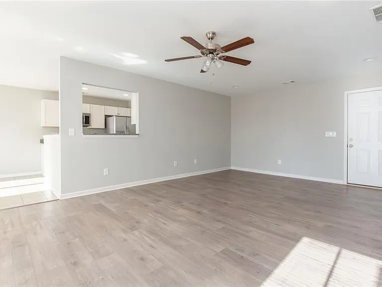 82 Gray Field Ct — Photo 3