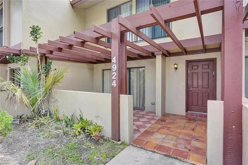 3 bed, 2.5 bath, 1900 sqft, $3,500 — Photo 3