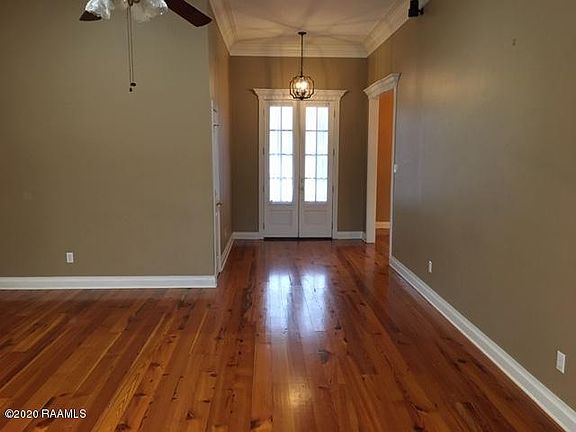 3rd image of 201 Oak Hollow Dr