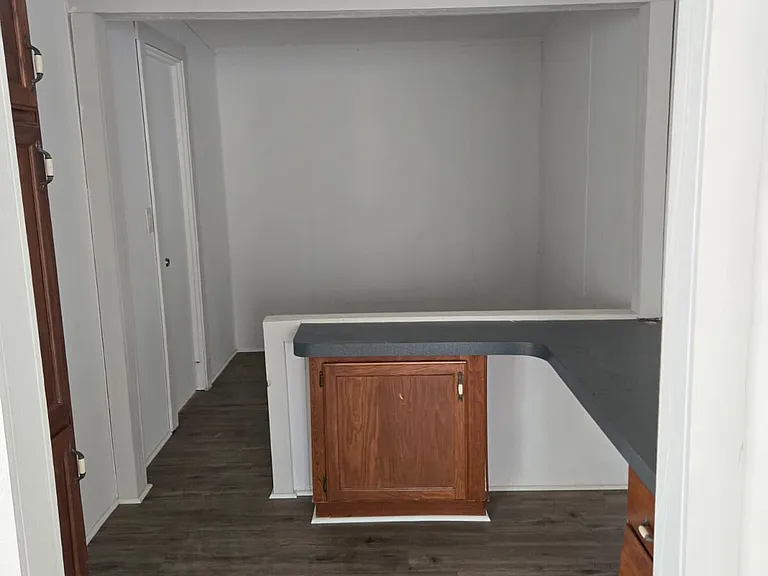 589 Anna Ave — Photo 10
