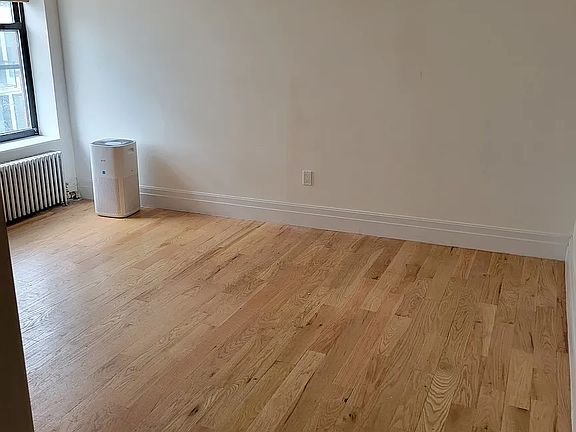 4th image of 127 Grand St APT 10