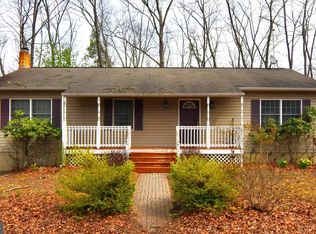 302 Dogwood Dr, Cross Junction, VA 22625