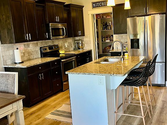 5th image of 404 N Sage Crest Dr