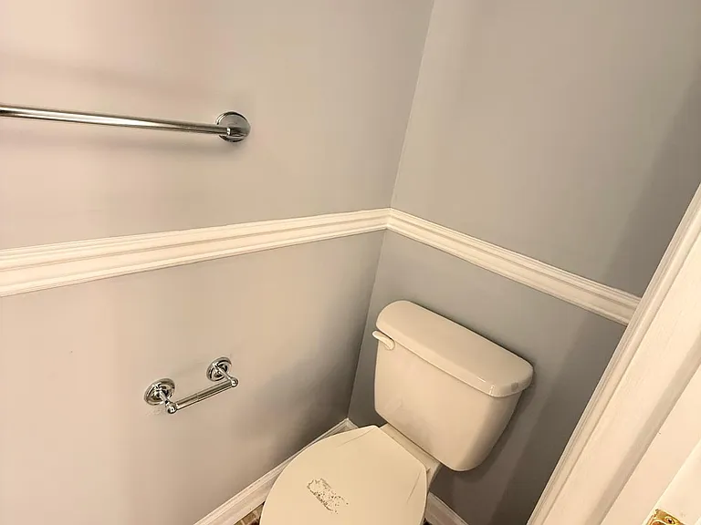 100 Colts Neck Dr — Photo 2