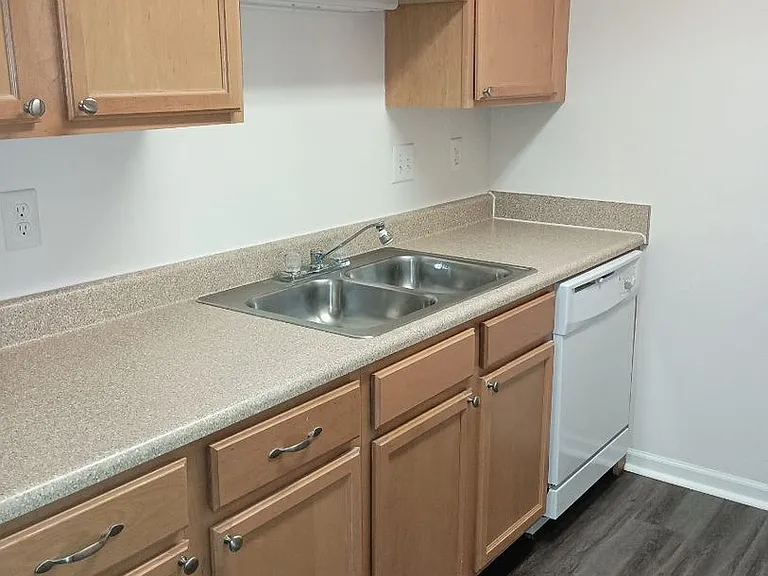 185 - COUNTRY VIEW APARTMENTS — Photo 12