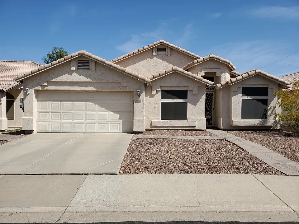 1114 E Tonopah Dr