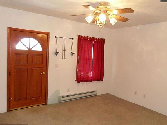 2nd image of 225 W Oak St