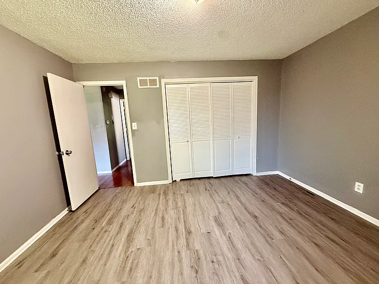 317 NW Highland Ln — Photo 14