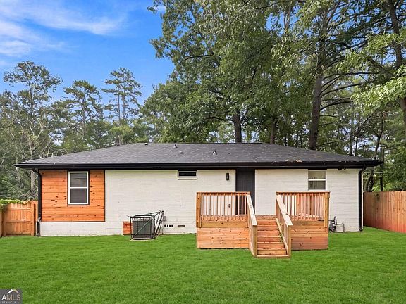 3rd image of 2131 Holly Hill Dr