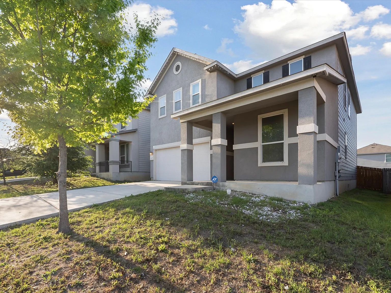 3 bed, 2402 sqft, $2,500 — Photo 3