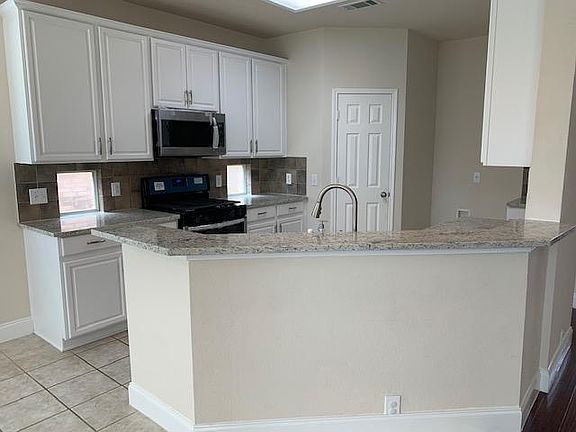 4th image of 3014 Honey Locust Dr