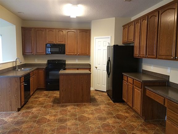 2nd image of 909 Woodlake Dr