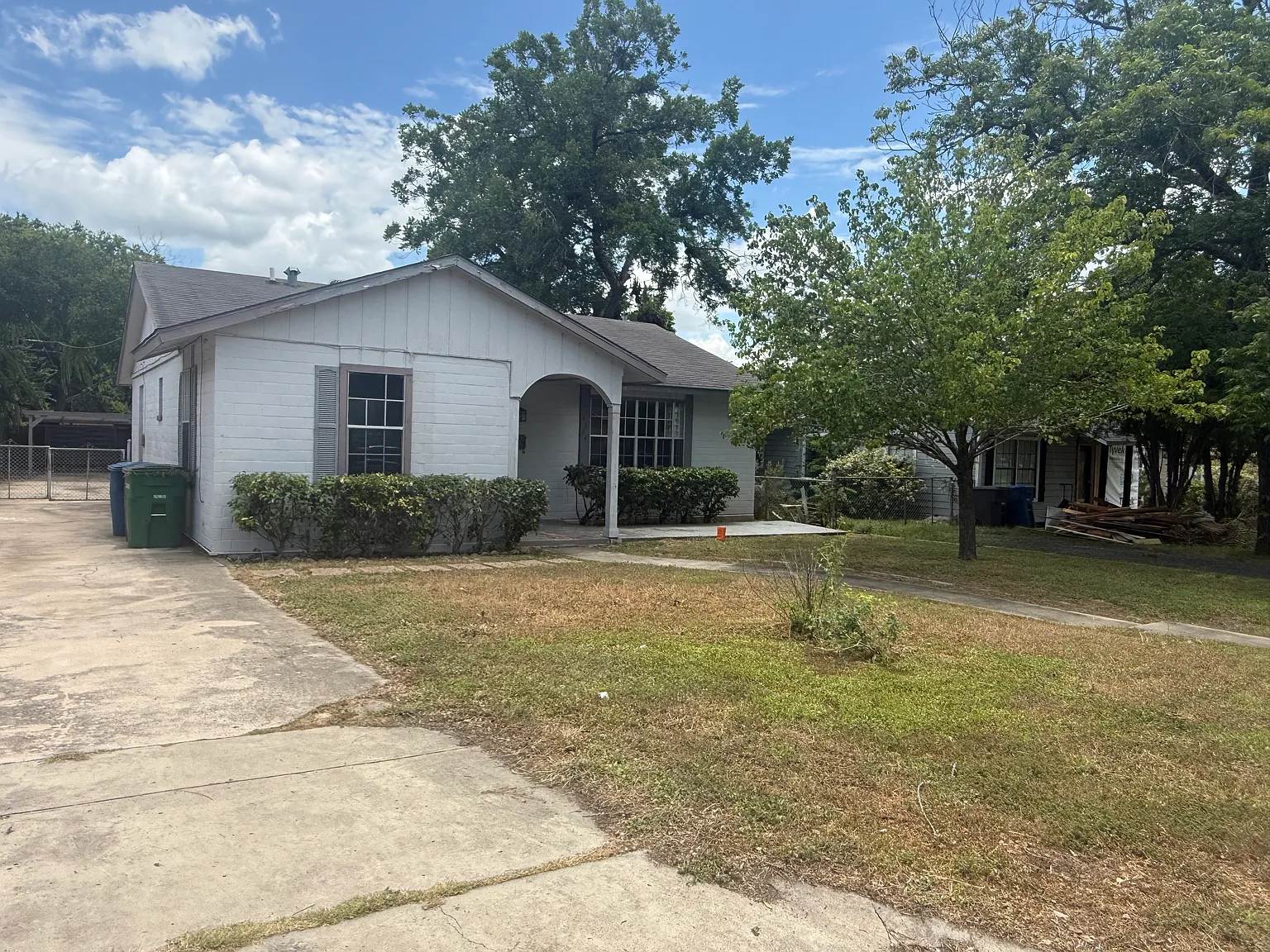 3 bed, 1717 sqft, $1,300 — Photo 2