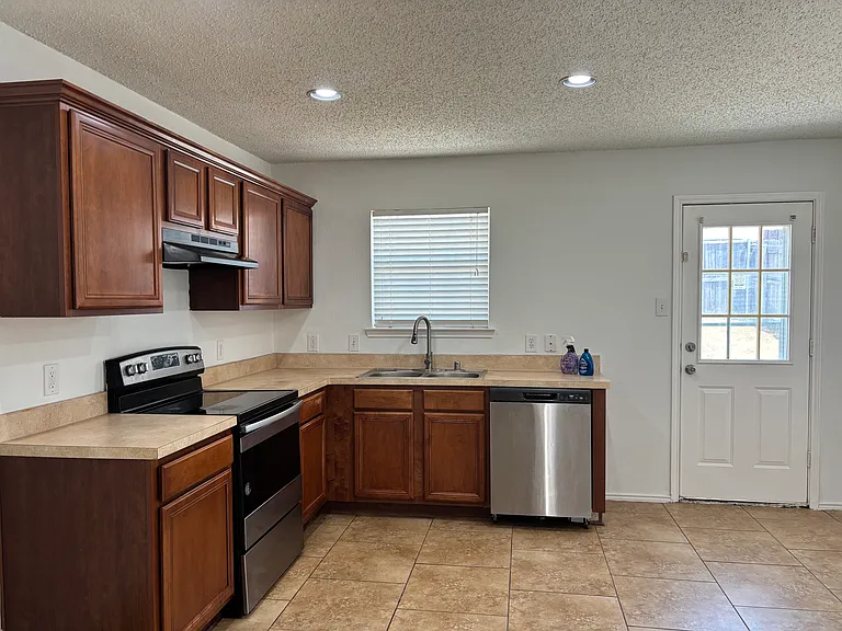 1657 Knight Trl — Photo 6