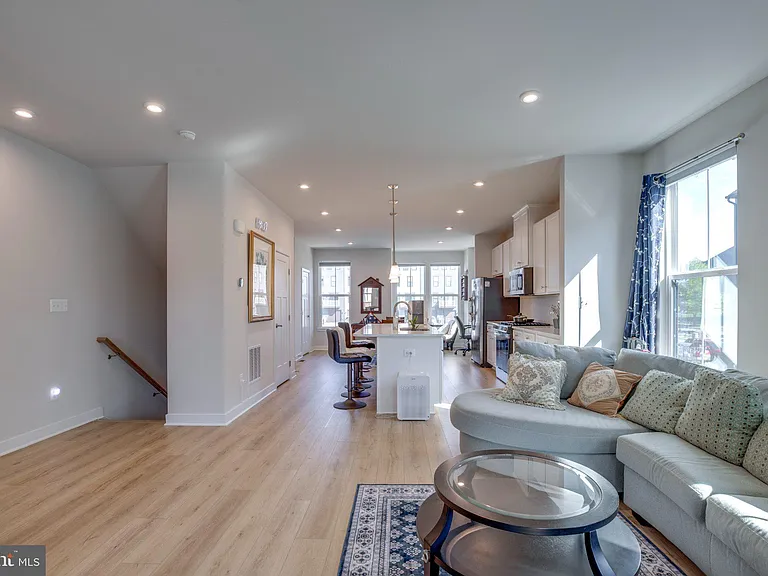 4468 Sulford Ter — Photo 20