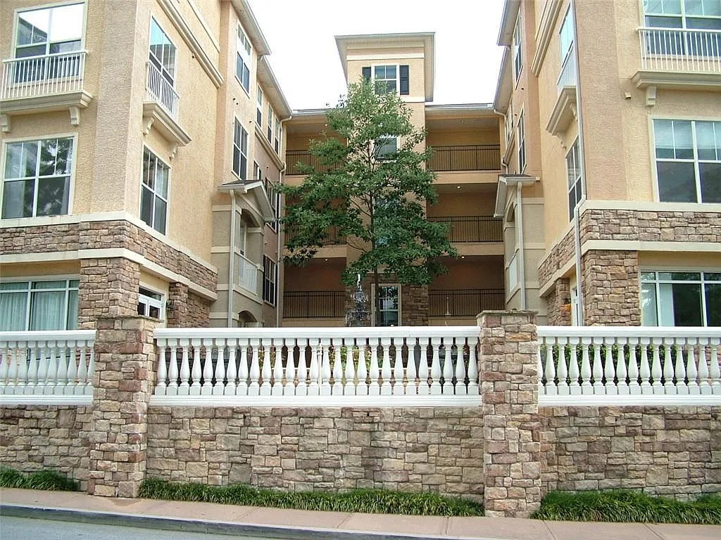 10 Perimeter Summit Blvd — Photo 1