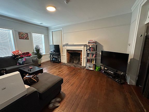 4th image of 822 Caroline St #4