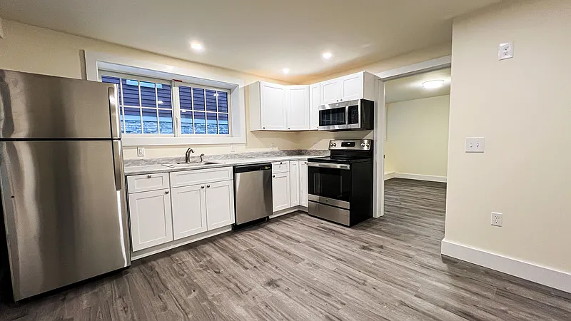 3 bed, 1.0 bath, $3,630 — Photo 3