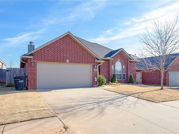 2nd image of 904 Black Jack Ln