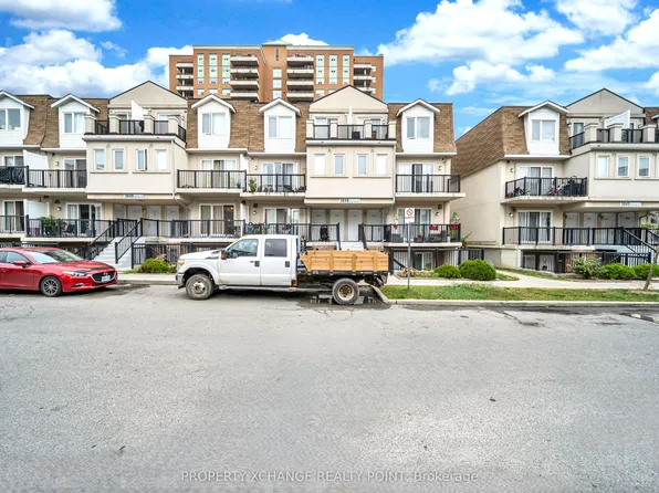 3049 Finch Ave W #2003, Toronto, ON M9M 0A5